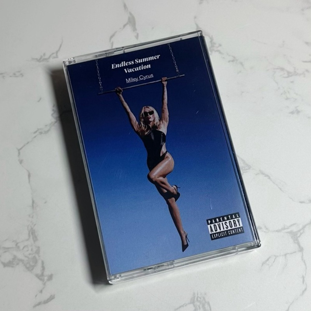 Miley Cyrus Cassette Tape | En - Audio Musically incelemesi ve fiyatı
