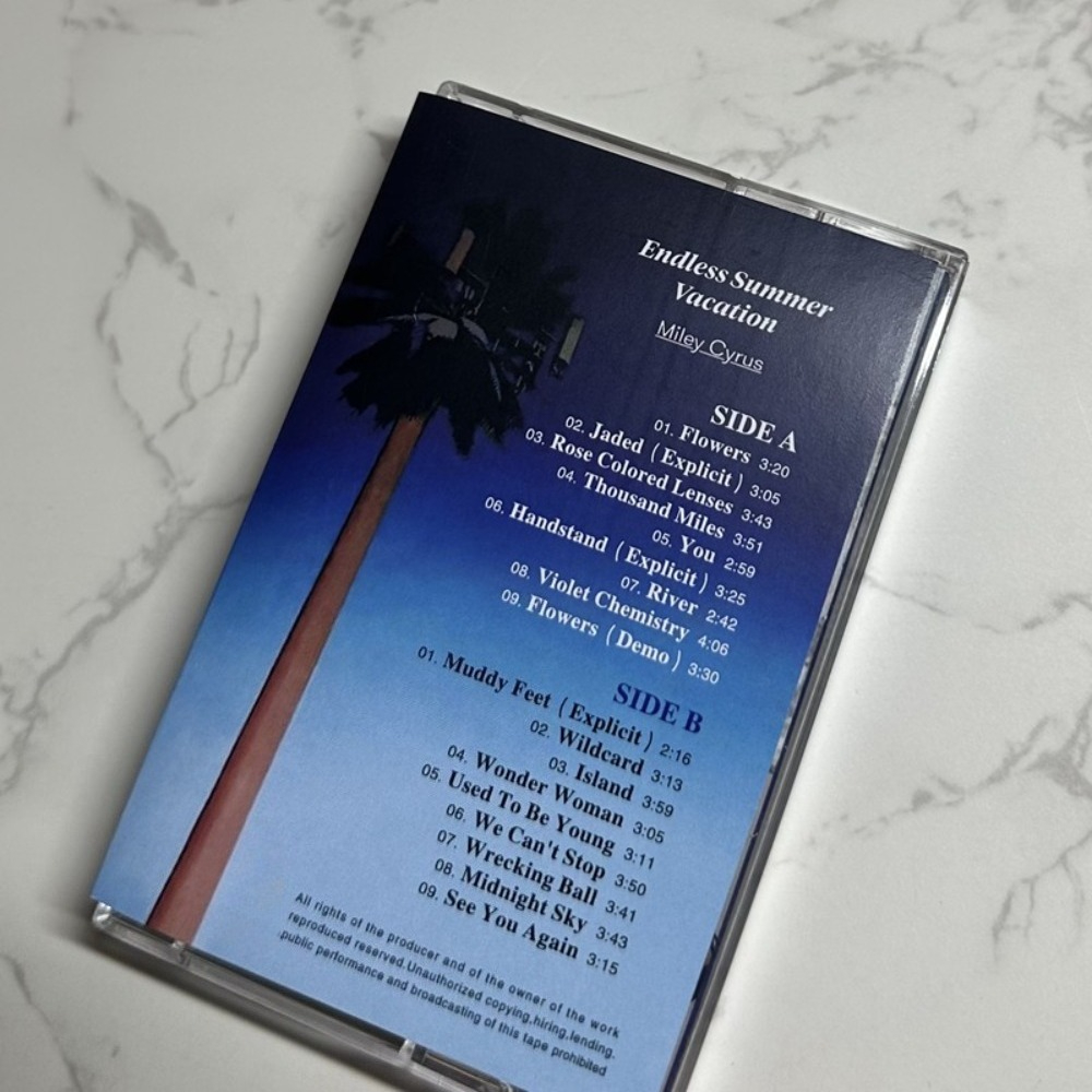 Miley Cyrus Cassette Tape | En - Audio Musically incelemesi ve fiyatı