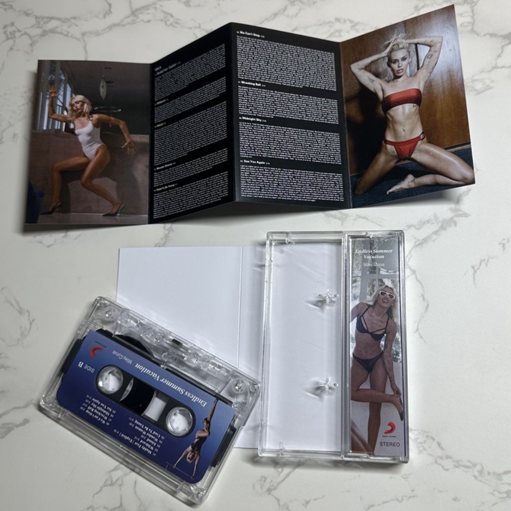 Miley Cyrus Cassette Tape | En - Audio Musically incelemesi ve fiyatı